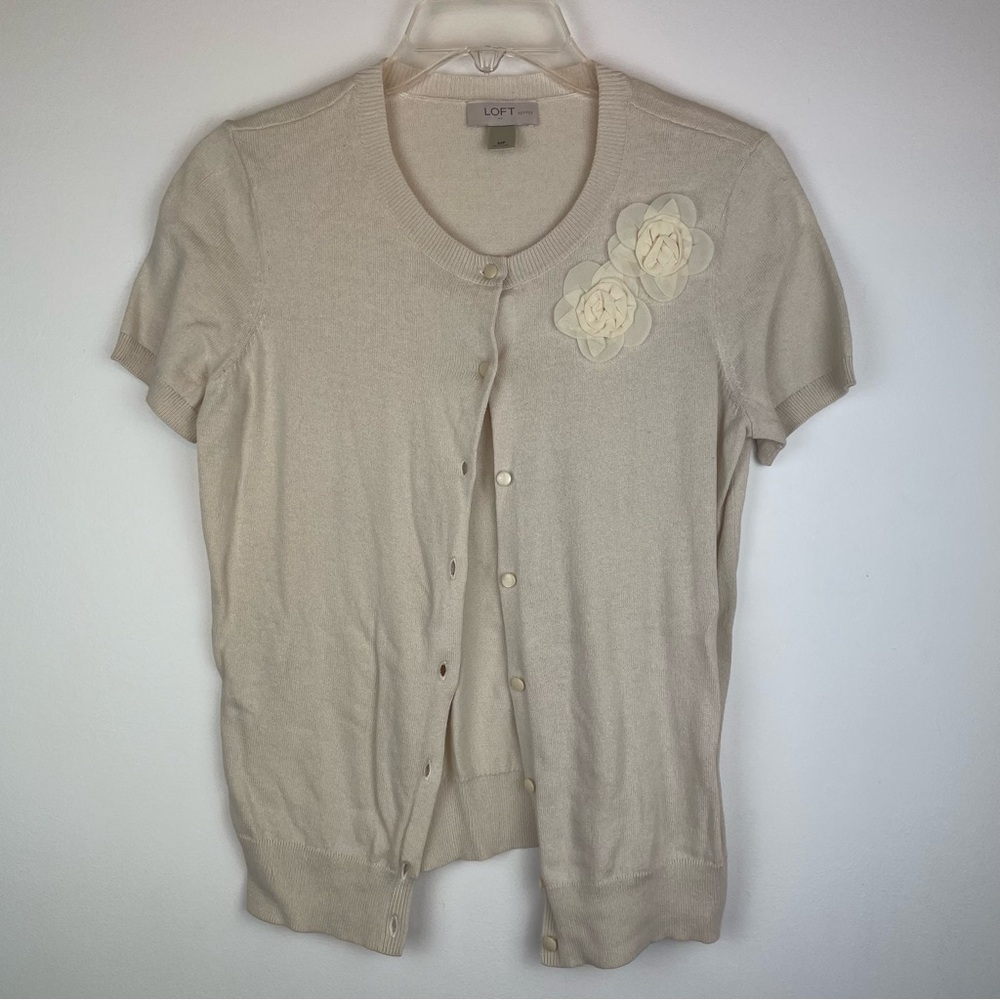 LOFT Medium Petite Beige Short Sleeve Cardigan with Floral Appliqué